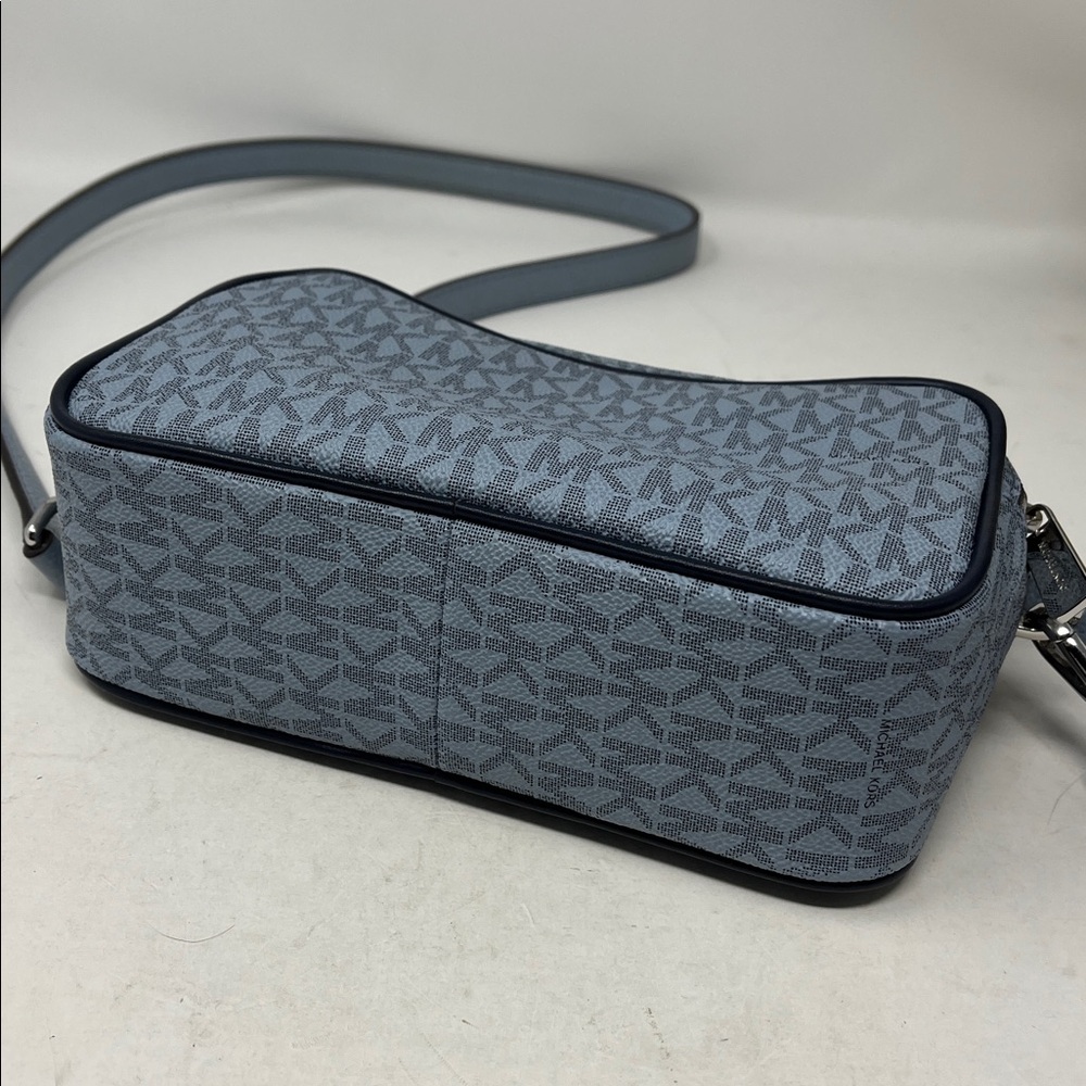 MICHAEL KORS CONNIE CAMERA CROSSBODY BAG LIGHT AND DARK BLUE LEATHER MK PRINT - Picture 6 of 16